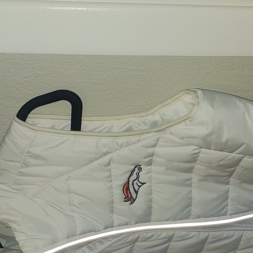 Denver Broncos Cutter & Buck White zip up puffy vest, small - Picture 8 of 16